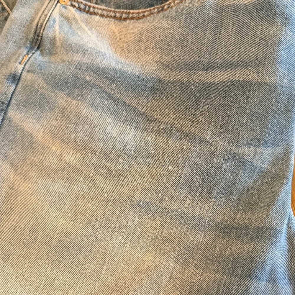 American Eagle Outfitters Light Blue Ankle Crop Jeans - Picture 2 of 10